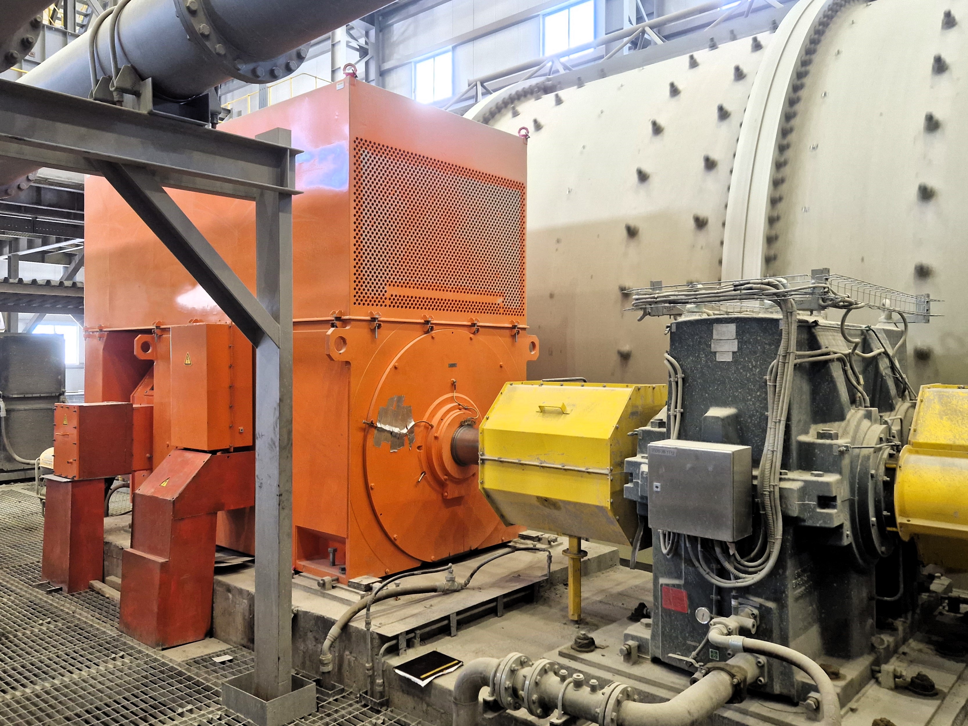 Heavy-duty ball mill drive system with MENZEL slip ring motors under harsh conditions